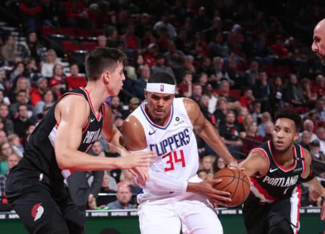  布克单节轰下二十一分，太阳碾压国王巩固西部榜首